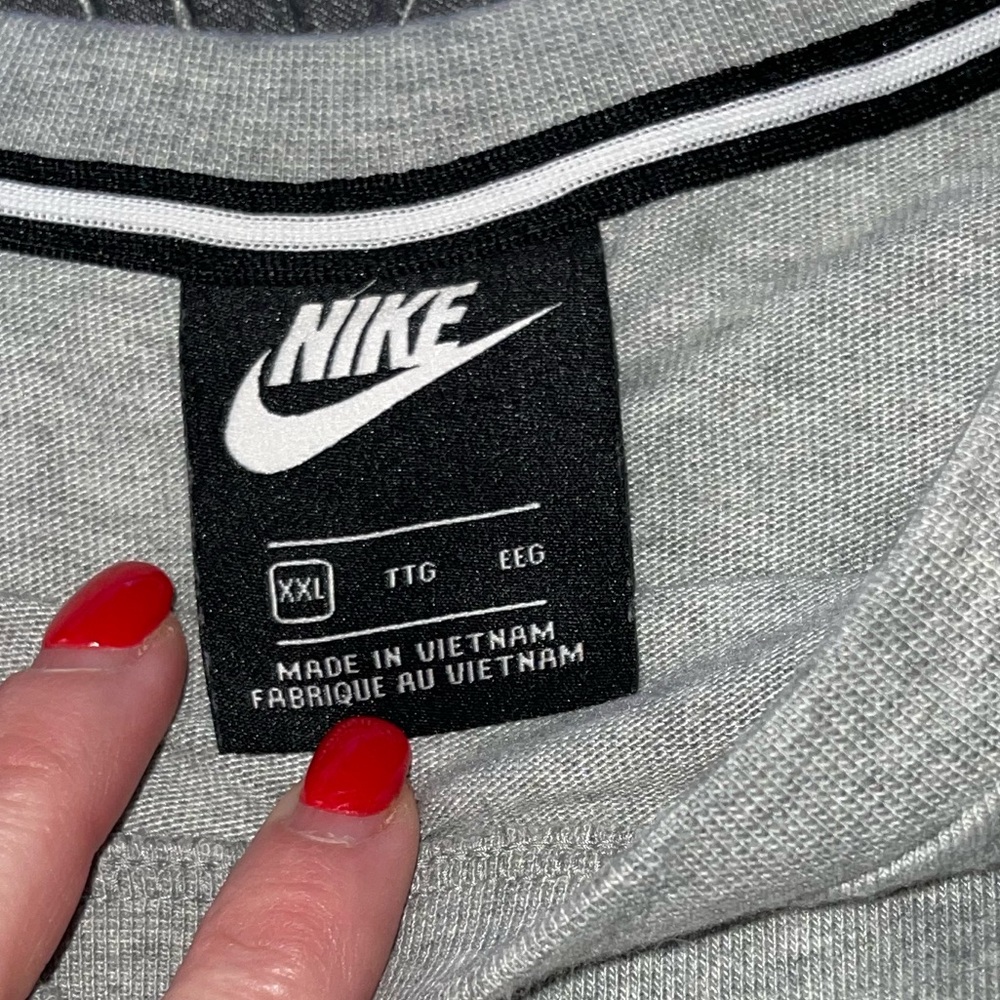 Nike Top - Picture 2 of 5
